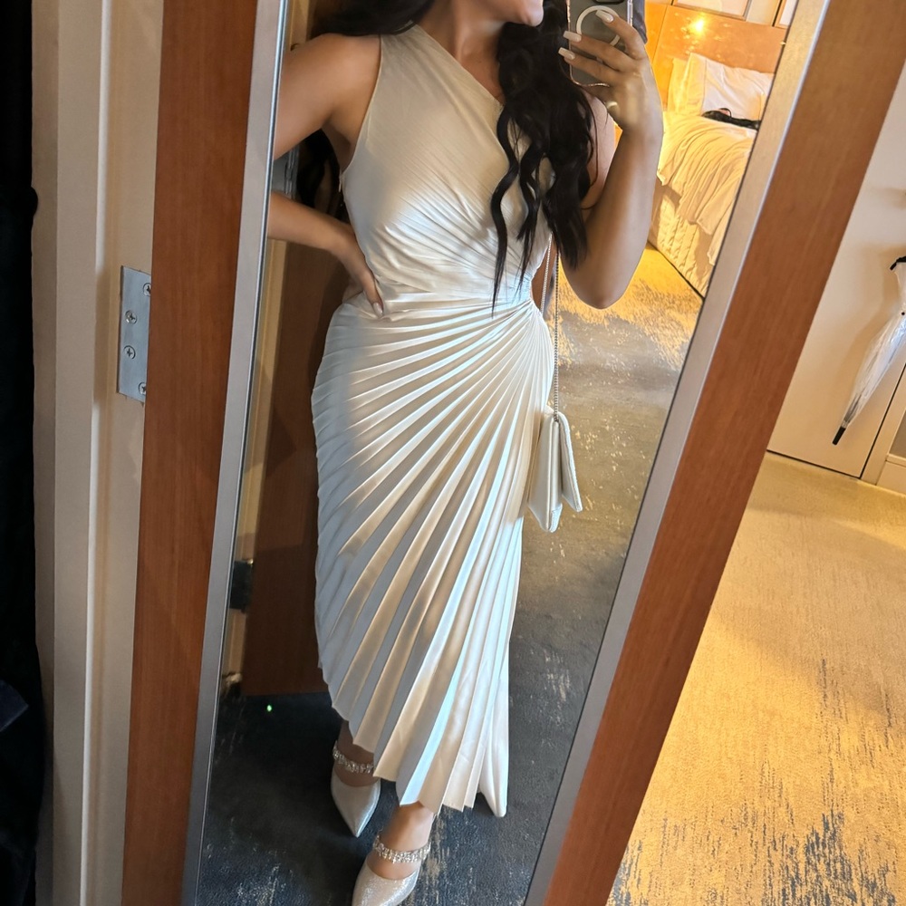 Dress Forum One-Shoulder Champagne Dress